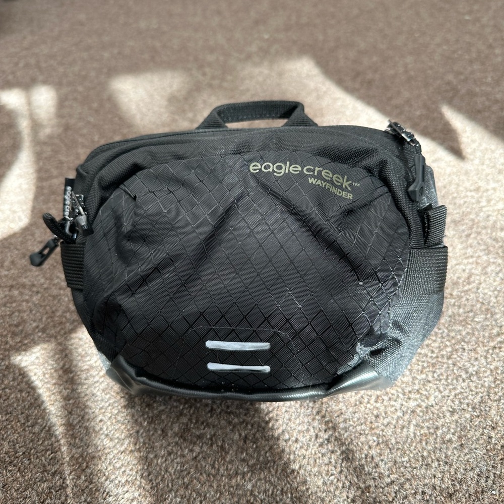 Eagle Creek Wayfinder Small Belt Bag Sling Fanny Pack purse travel black unisex